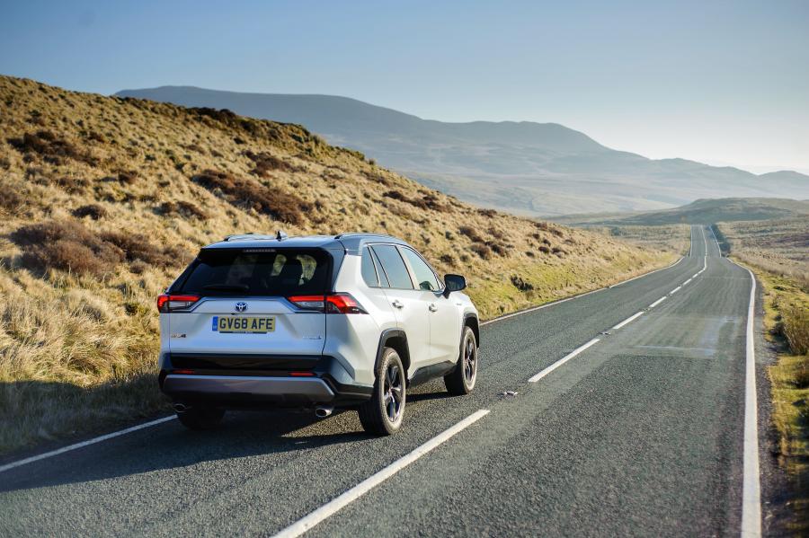  Toyota RAV4 Hybrid 2019 года  (UK) (фото 28 из 40)